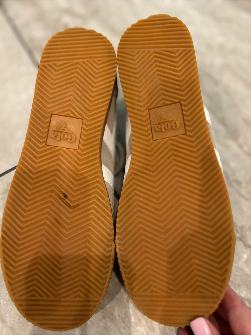 Gola Woman’s Suede Sneakers in Beige and White with Gum Sole - Picture 5 of 7